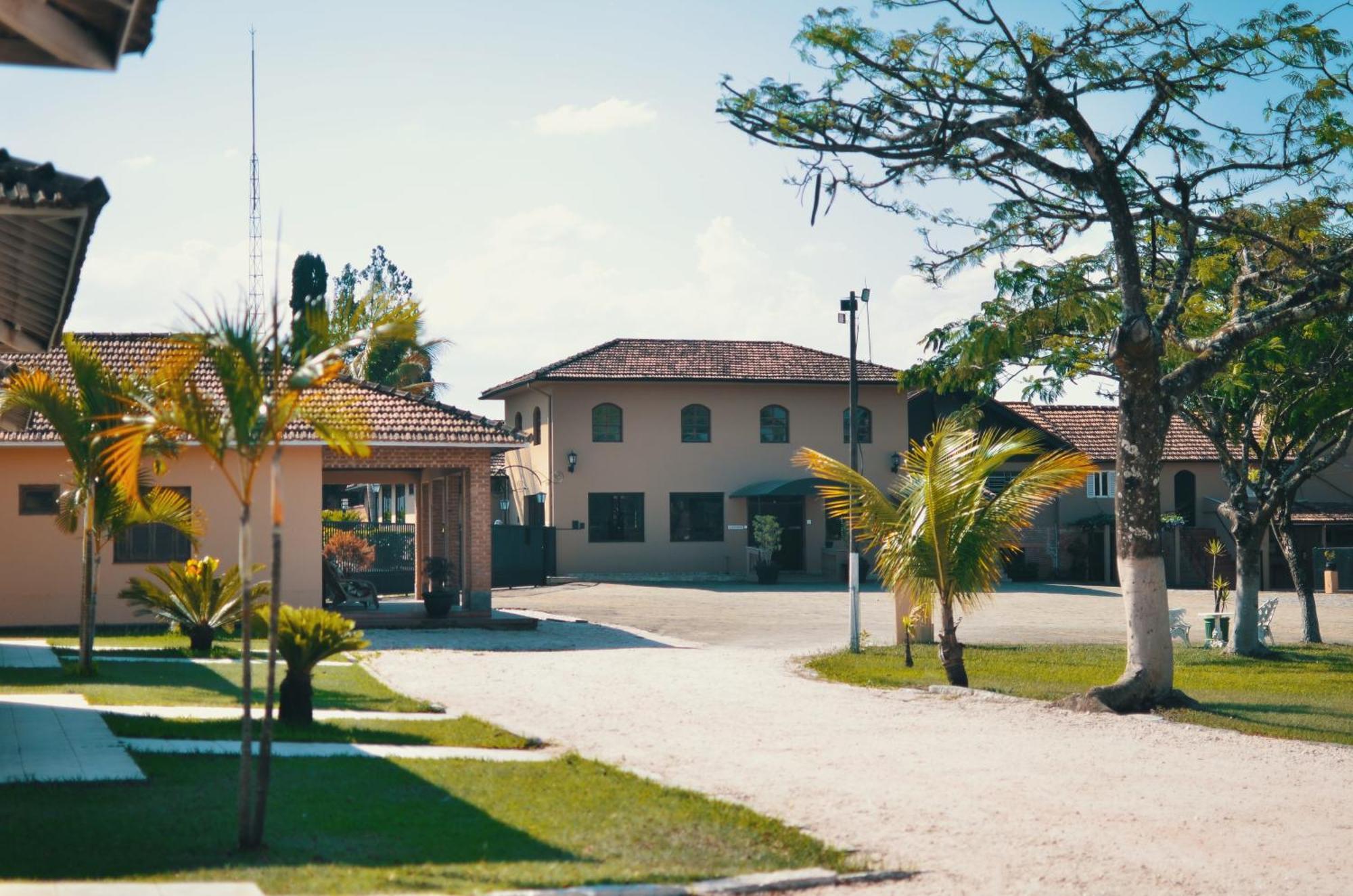 O Paturi - Village Hotel Proximo Aparecida Гуаратингета Экстерьер фото